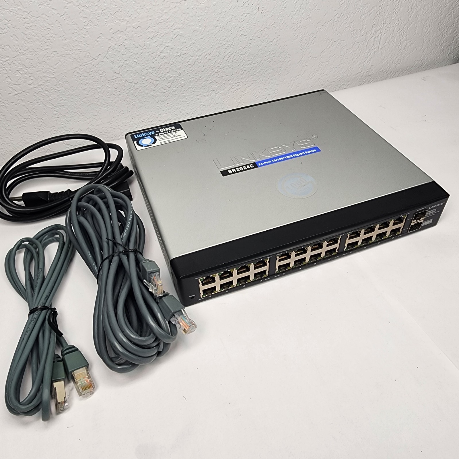 Linksys Cisco SR2024C Compact 24-port 10/100/1000 Gigabit Switch With Cables