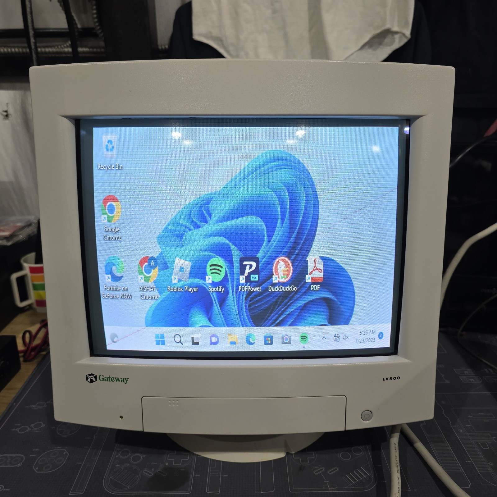 GATEWAY 15” CRT Computer Monitor Model EV500A TESTED/WORKING
