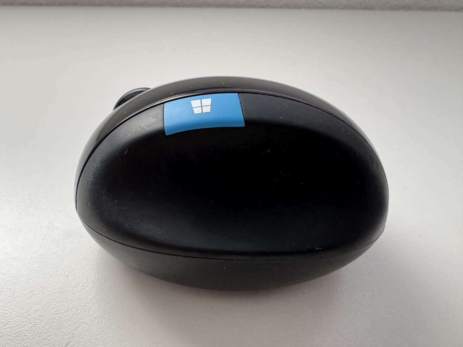 Microsoft Sculpt Ergonomic Wireless Mouse Model 1560 Black w/ Dongle