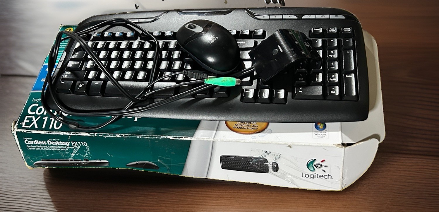 Logitech Cordless Desktop EX 110 Wireless Keyboard Mouse Set Boxed EX110