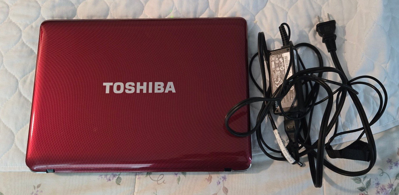 TOSHIBA Satellite T115D-S1120RD RED 11.5" Laptop anTIX Linux 1.6GHZ 3GB 250 SSD