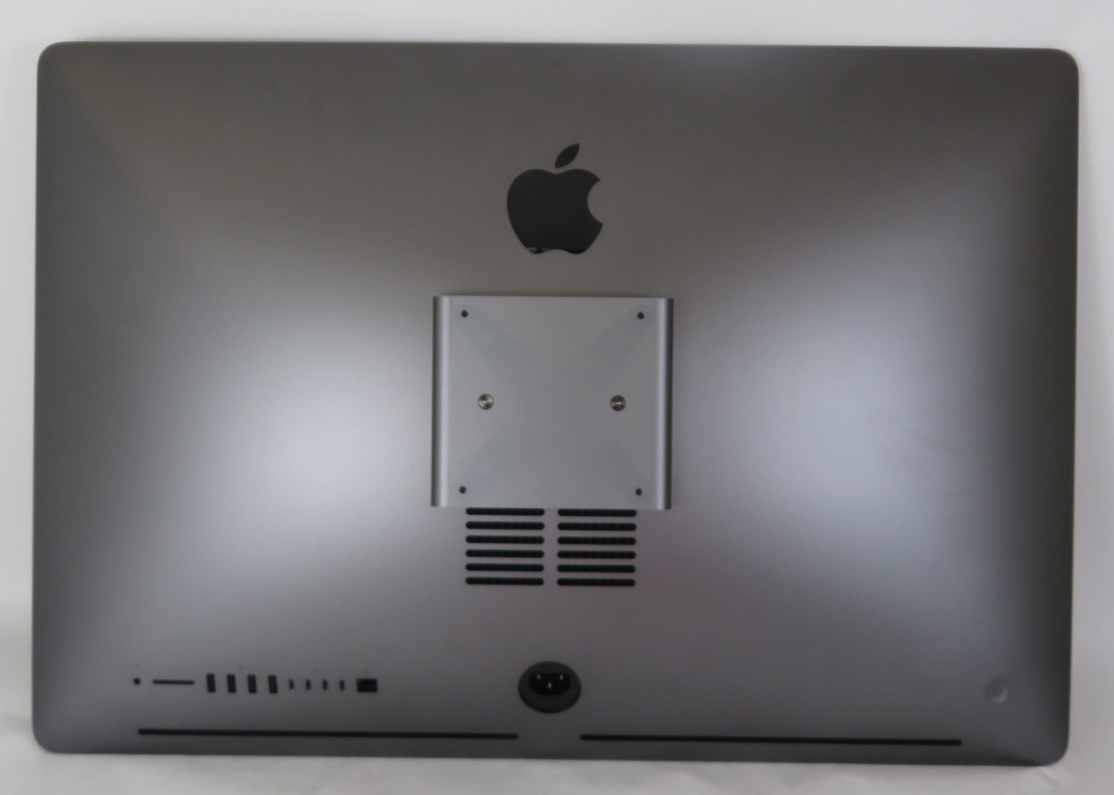 Apple iMac Pro 27in Xeon W-2140B 3.2GHz 64GB RAM 1TB macOS Radeon Pro Vega 64