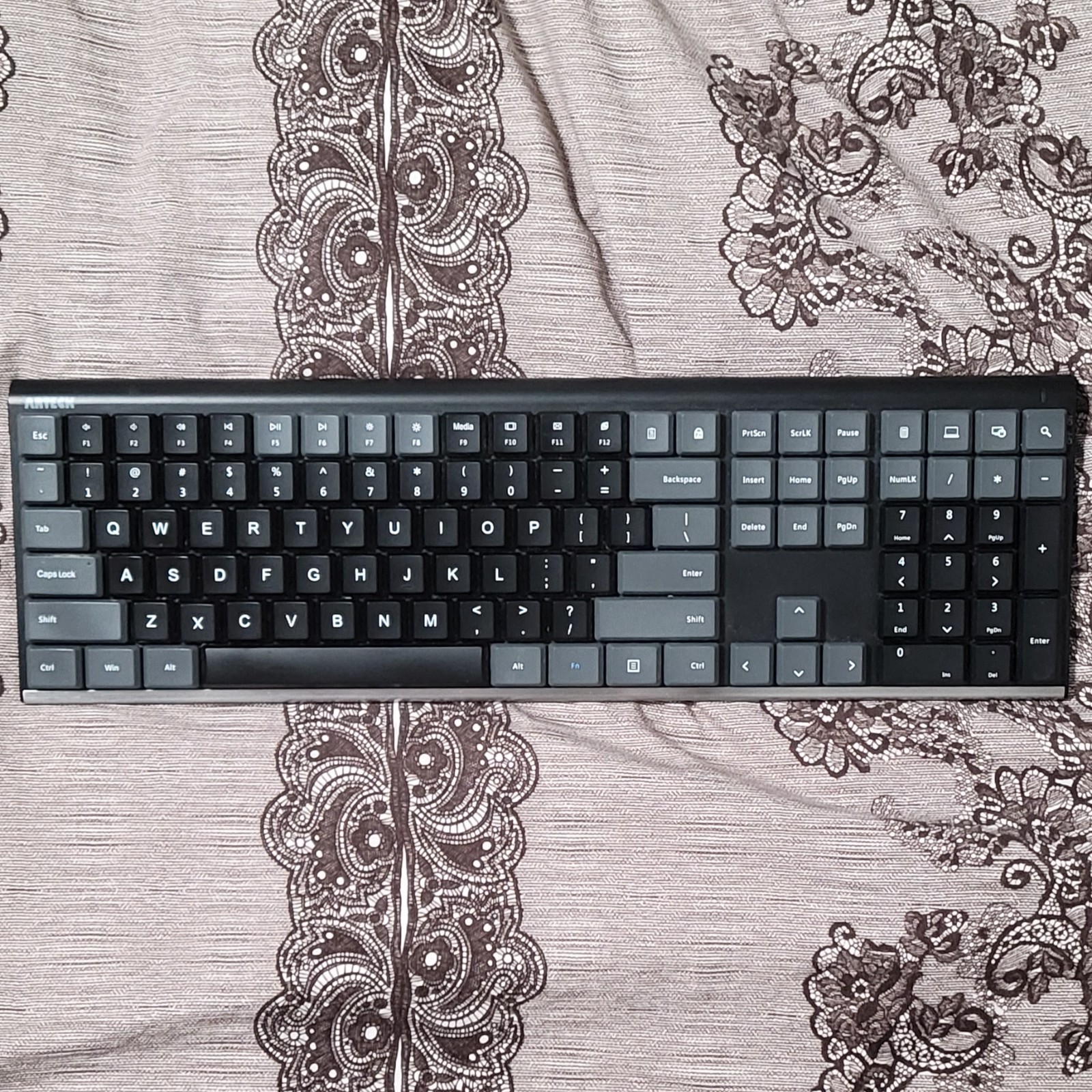 Arteck GW28-3 Membrane Wireless Keyboard Tactile Switches Sta Black/Gray
