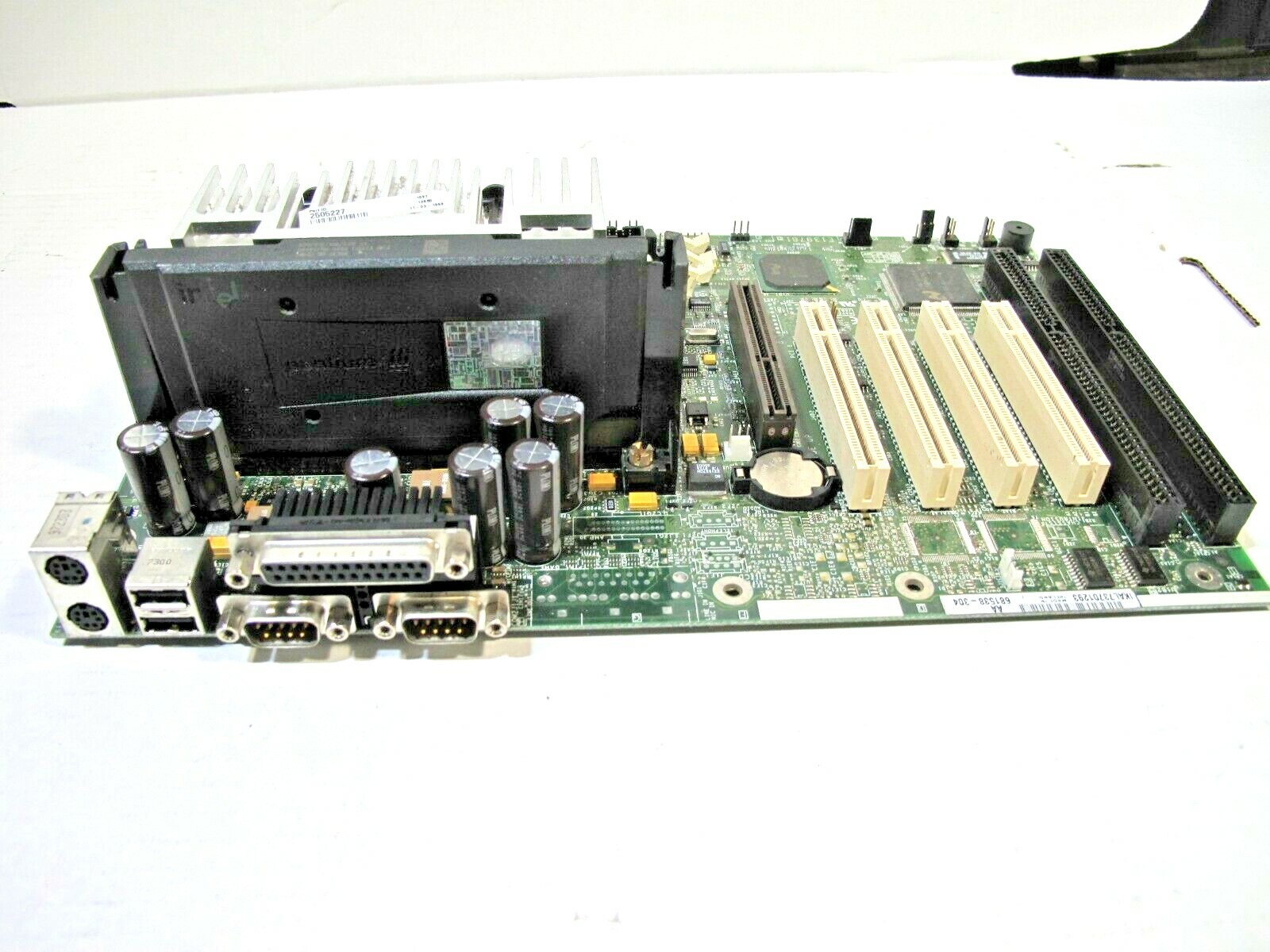 Intel 681538-304 AL440LX Motherboard  (4A4LL0X0.86A. 0012.P02) + PENT III CPU