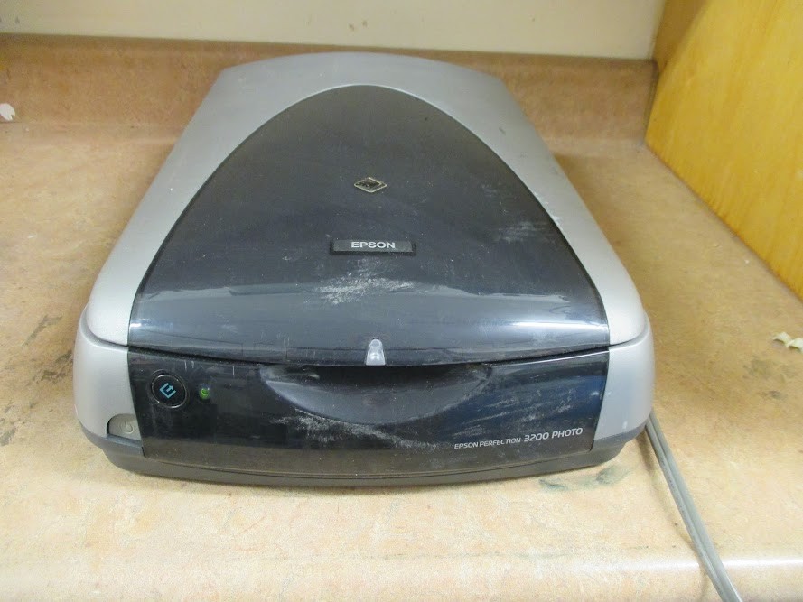 Epson Perfection 3200 PHOTO Flatbed Scanner | Works Great - Cosmetic Wear