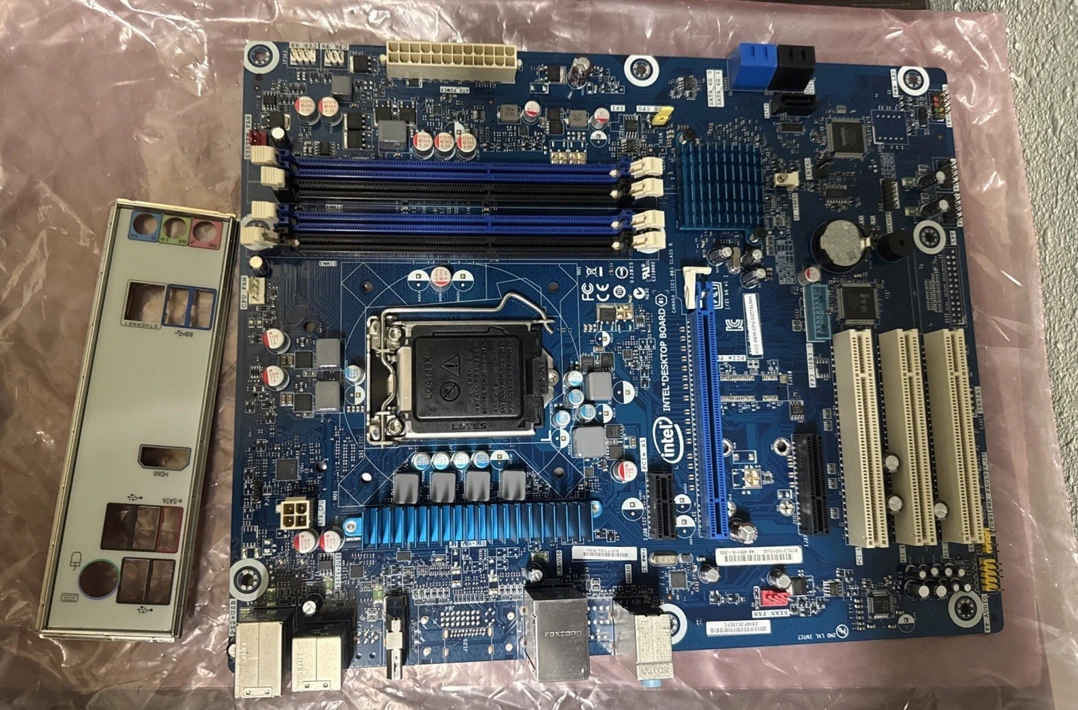 Intel DZ77SL-50K Media Series, LGA 1155/Socket H2 (BLKDZ77SL50K) Motherboard