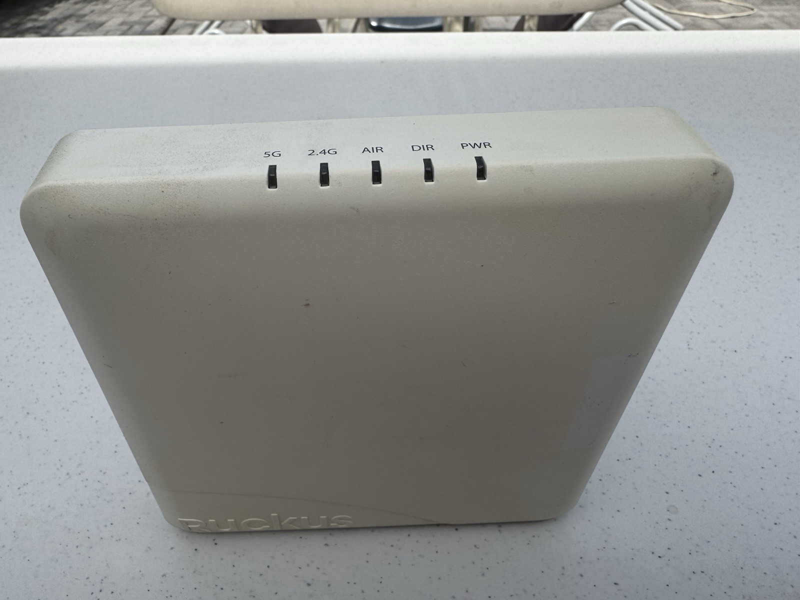 Ruckus Wireless R600 Access Point 901-R600-US00 -With Mounting Bracket 
