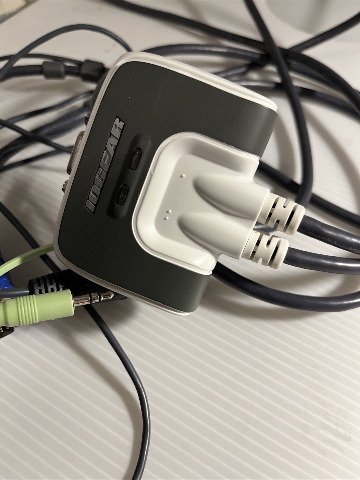 IOGEAR 2-Port USB KVM Switch with Built-In Cables (Model GCS632U