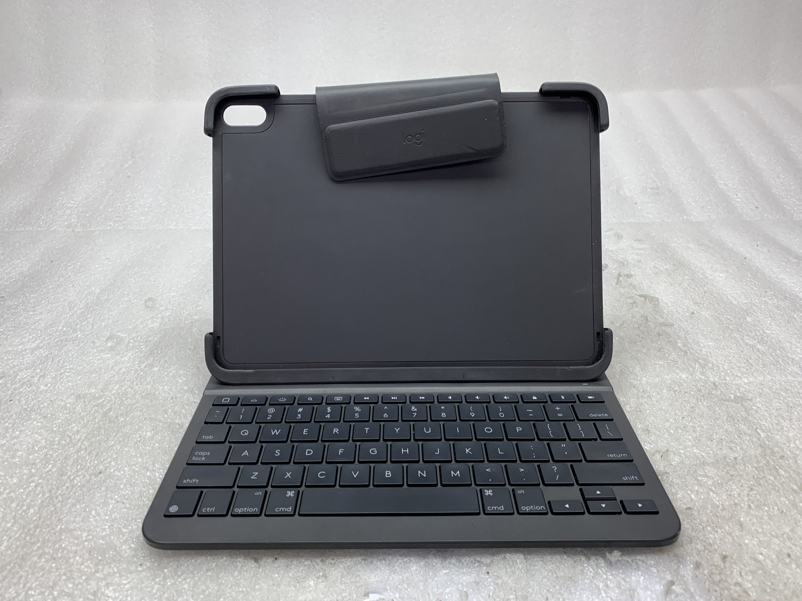 Logitech Slim Folio Pro Bluetooth Keyboard Case YR0070 for iPad Pro 11" 1st Gen