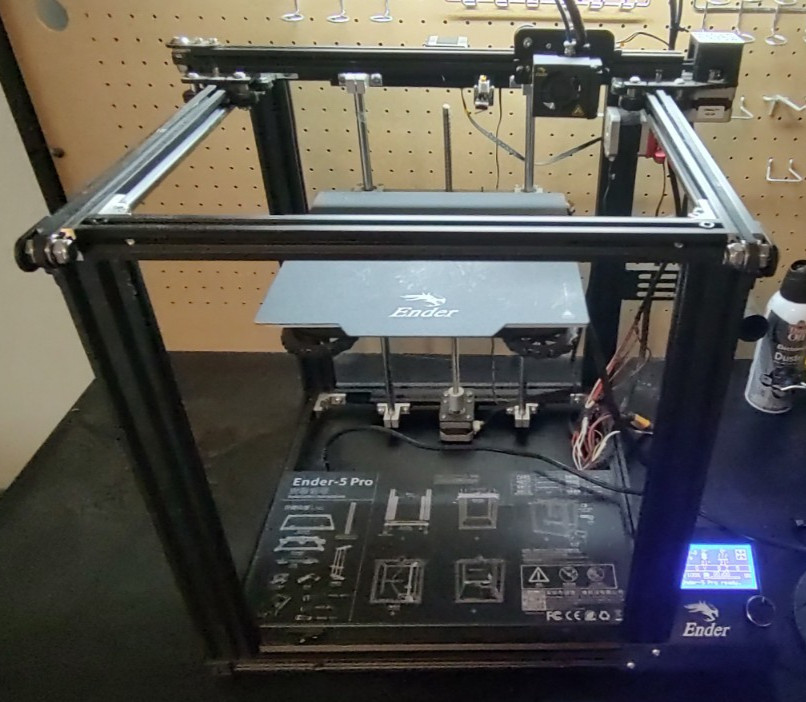 Ender 5 Pro and Ender 3 V2 3D printers with extra nozzles and 1.75 filament