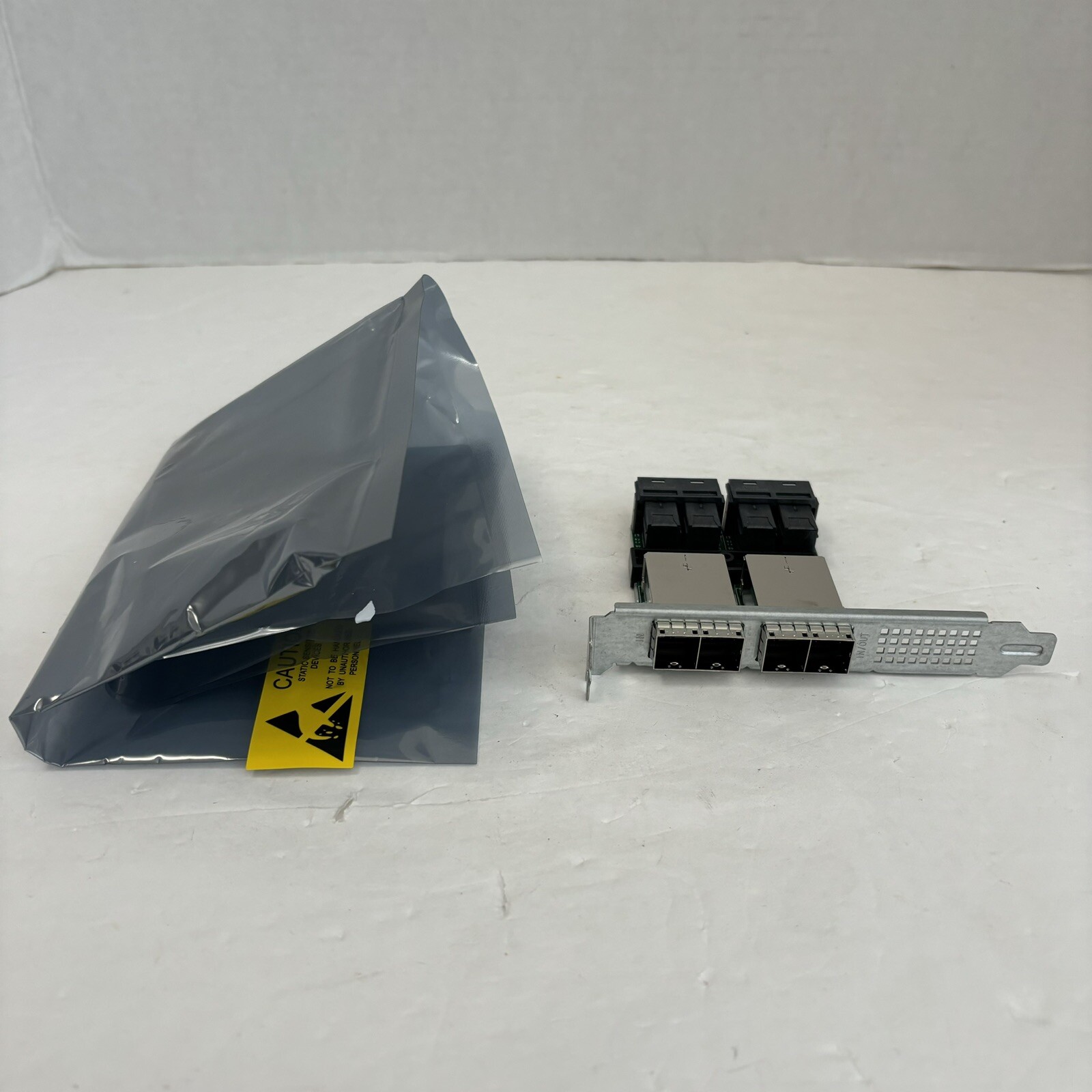 Supermicro AOM-SAS3-16I16E Internal to External Cable Adapter 16-Port MiniSAS