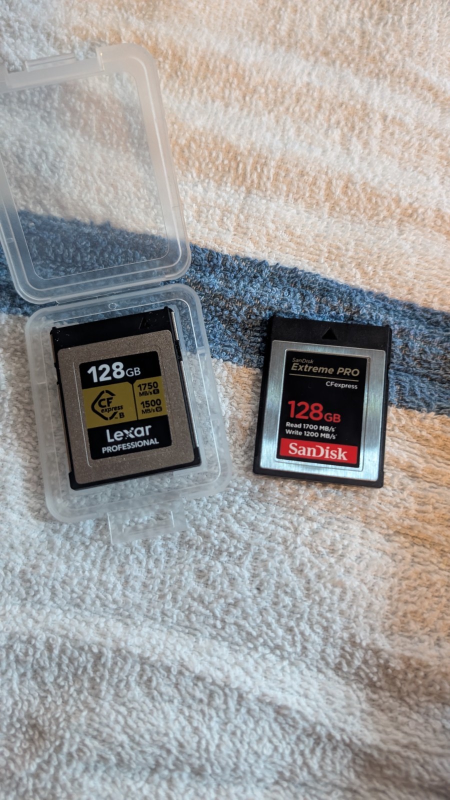 Lexar Pro + Sandisk Extreme Pro CFexpress Type B Camera Storage Cards 128gb x2