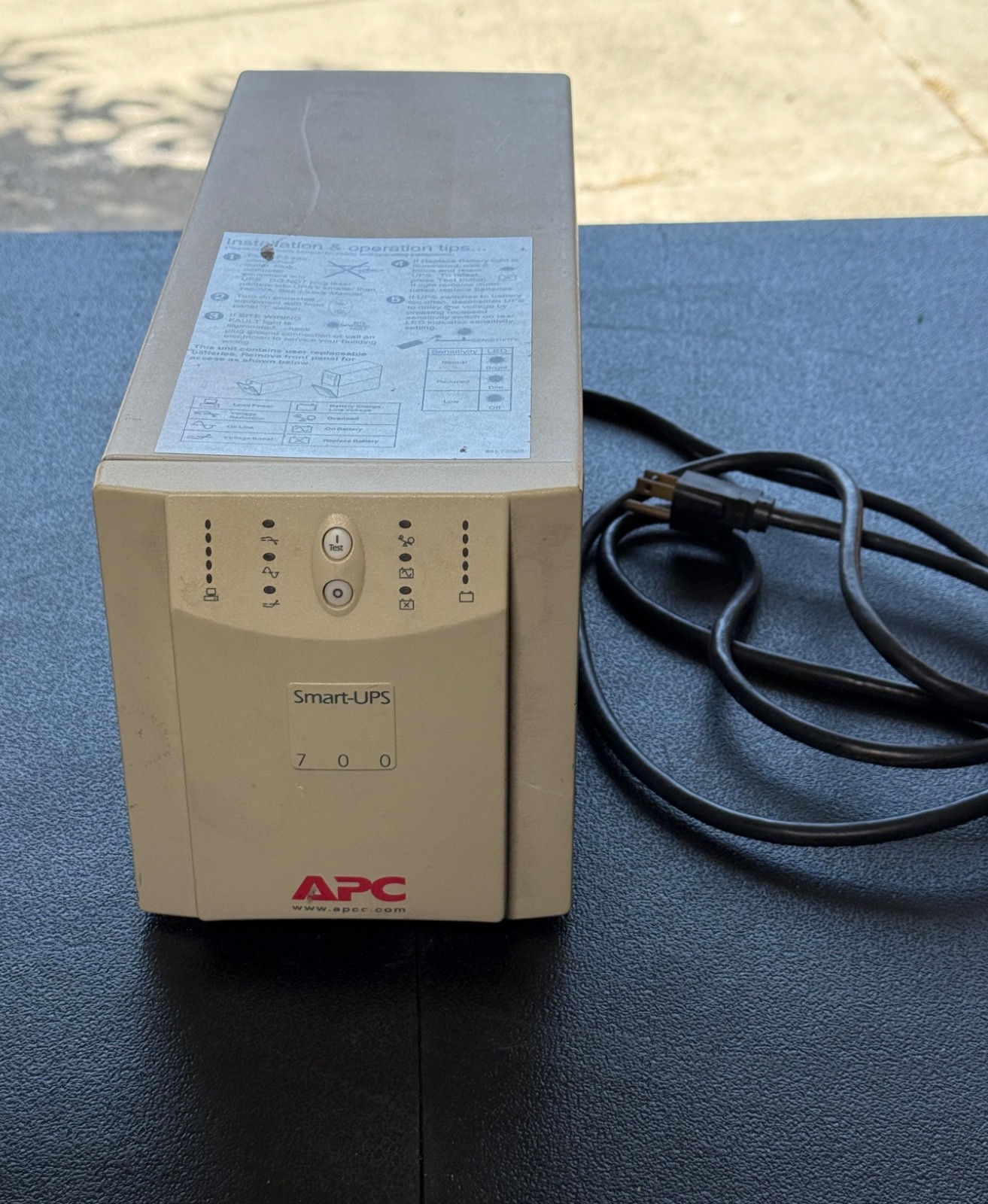 APC Smart UPS 700VA - Uninterruptible Power Supply 450W