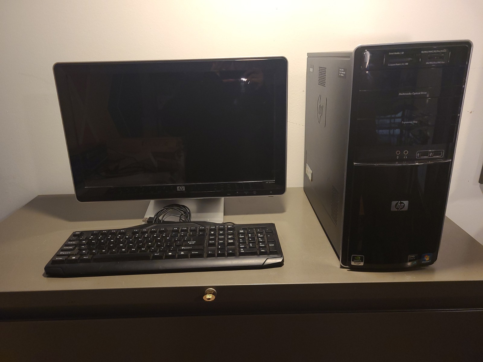HP  Pavilion P6000 Series Combo With Monitor and Keyboard (READ DESCRIPTION)