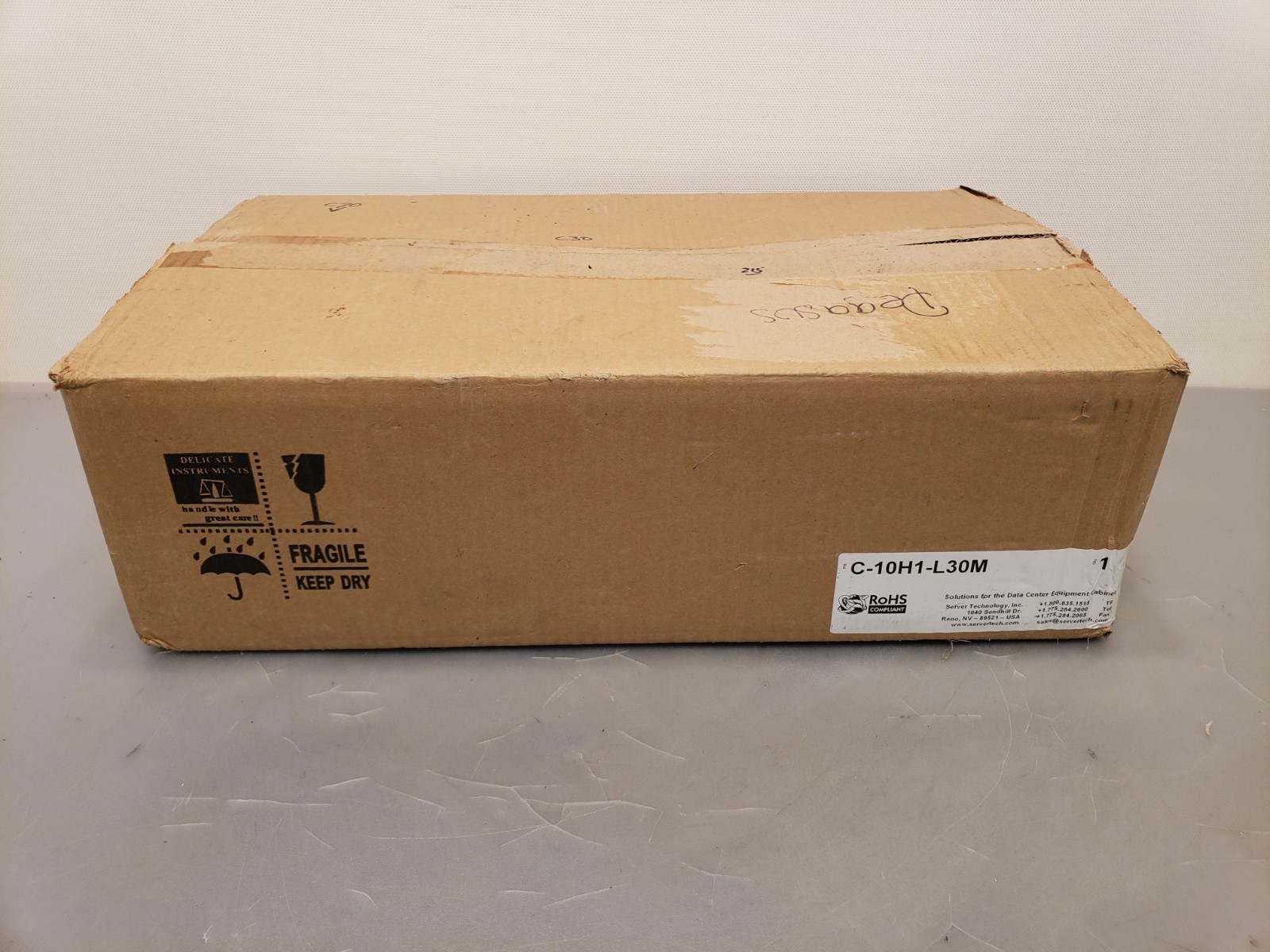 NEW Server Technology C-10H1-L30M Metered PDU Cabinet Power Distribution Unit
