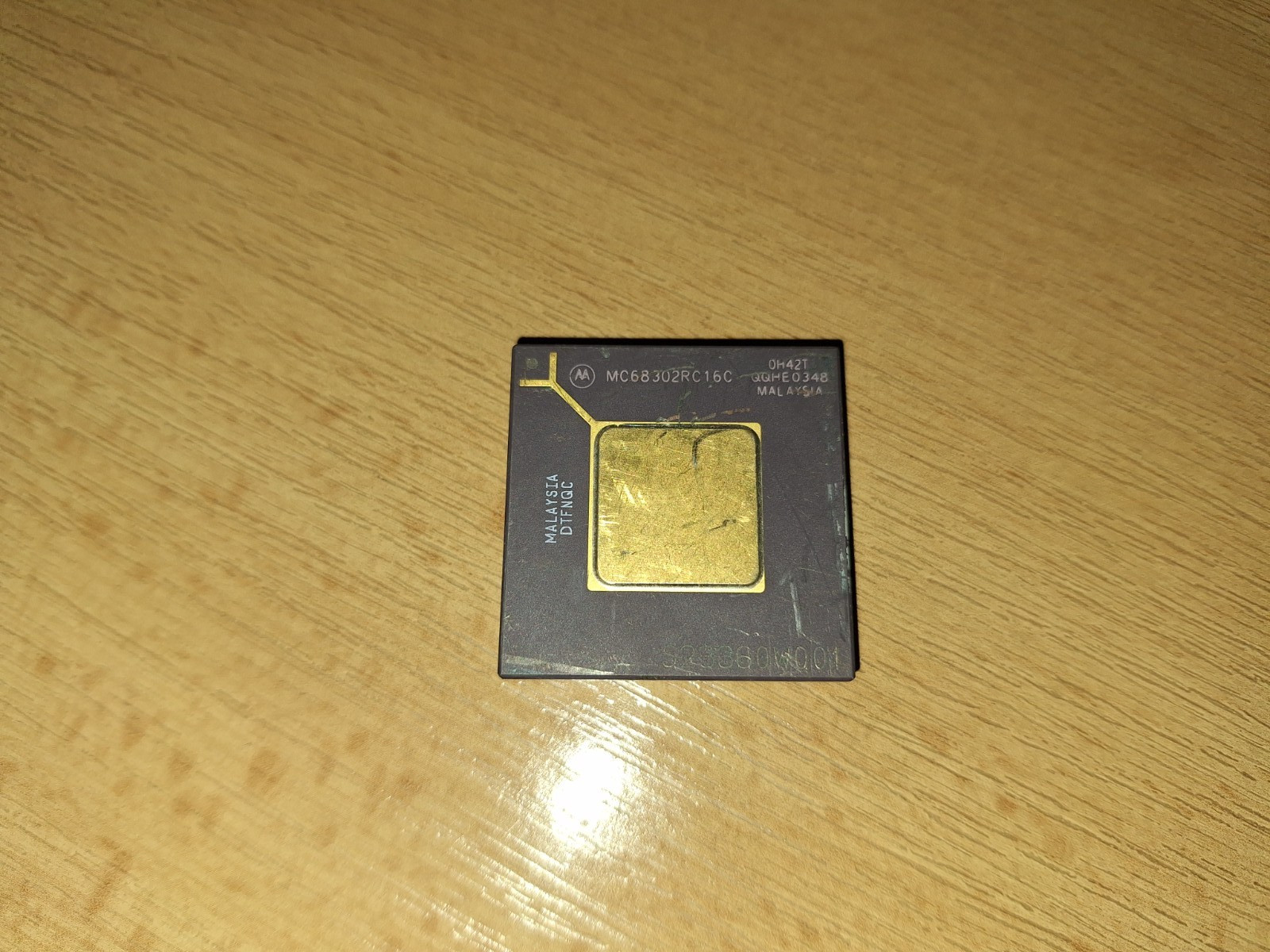 Motorola MC68302RC16C 0H42T uncommon 68000 Motorola vintage CPU GOLD