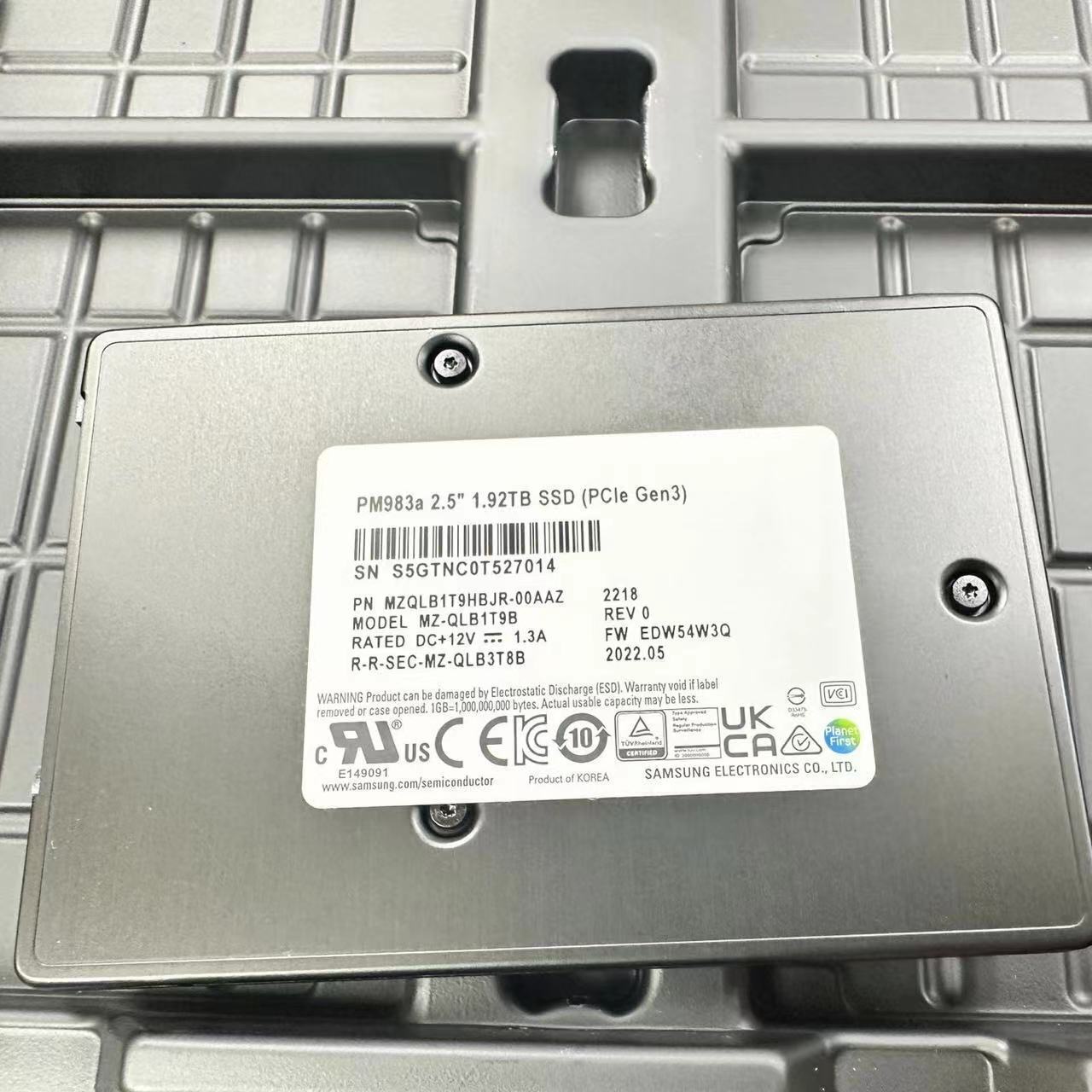 Samsung PM983a 1.92TB 2.5'' NVMe U.2 PCIe 3.0 SSD MZQLB1T9HBJR-00AAZ MZ-QLB1T9B