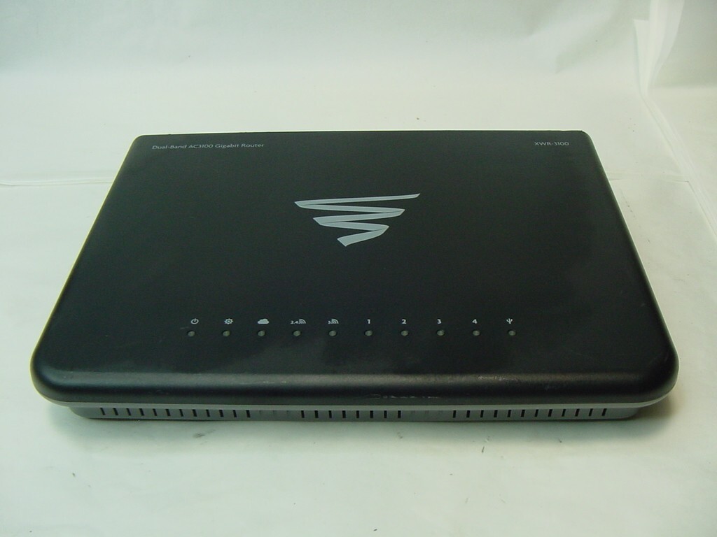 LUXUL DUAL BAND AC3100 GIGABIT ROUTER XWR-3100  - NO POWER CORD OR ANTENNAS