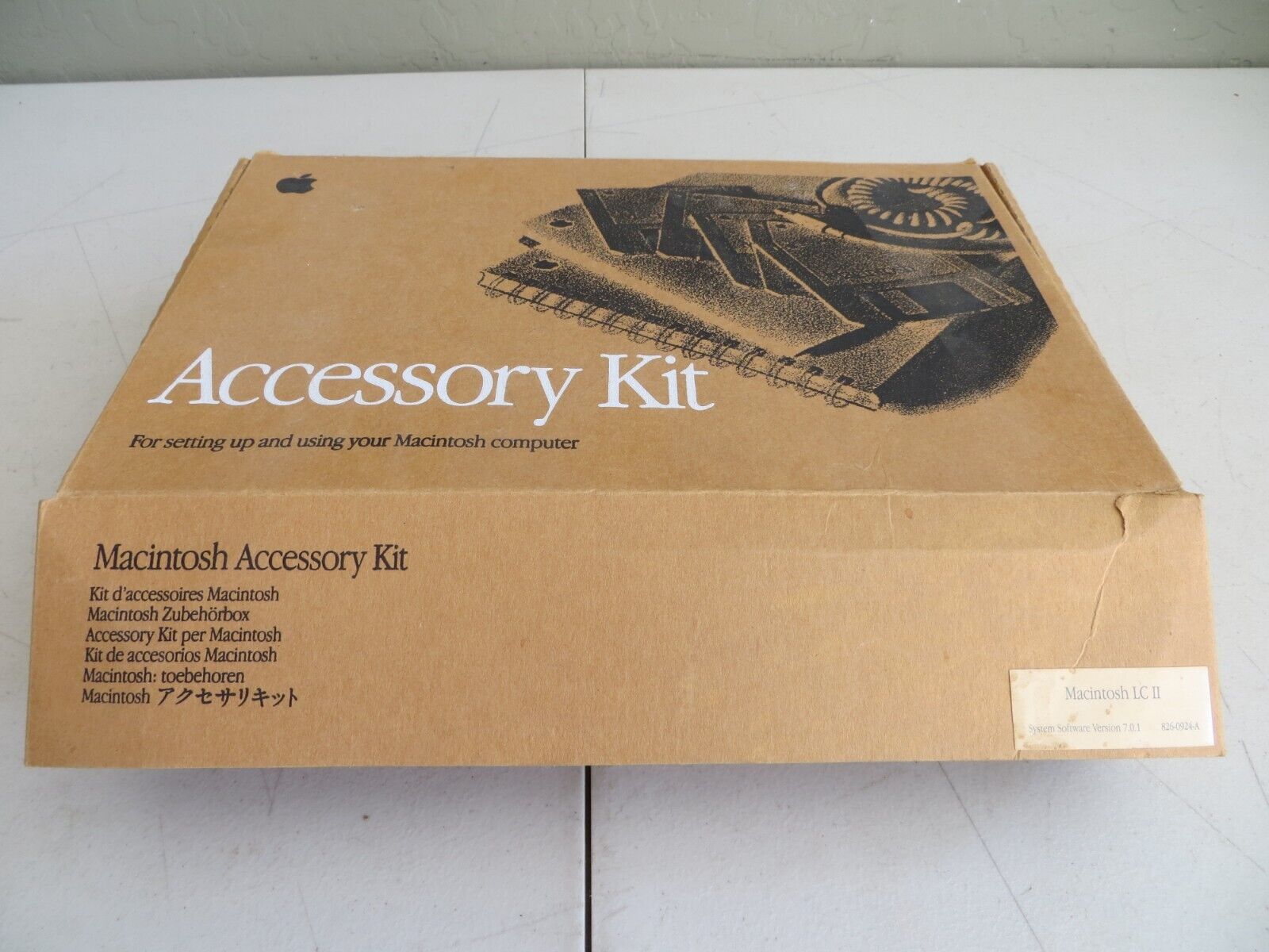 APPLE MACINTOSH LC II ACCESSORY KIT 826-0924-A SYSTEM DISCS MANUALS 1992