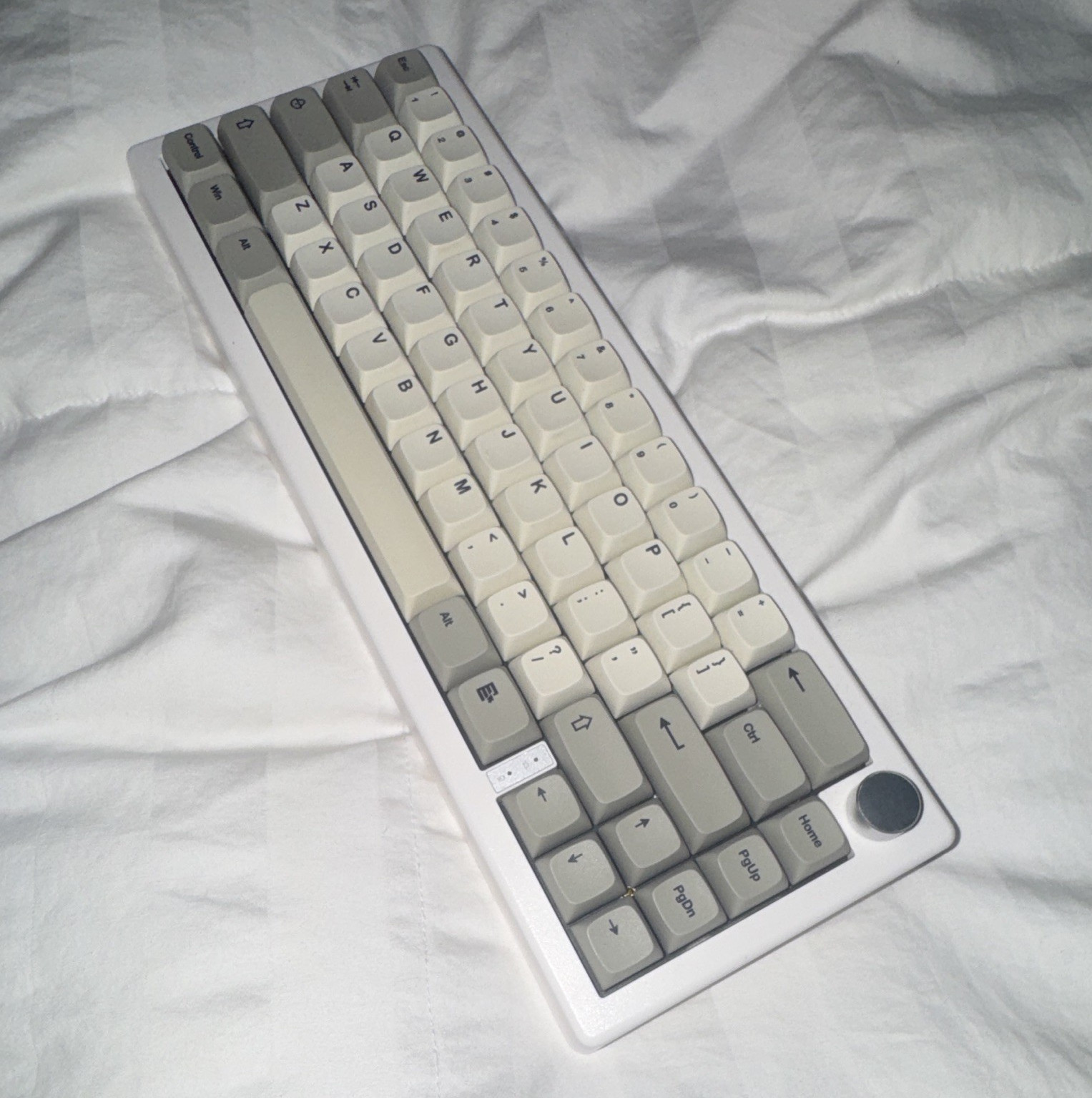 Custom Keyboard GMK67 Gateron Yellow Switches | modded with foam, very thocky |