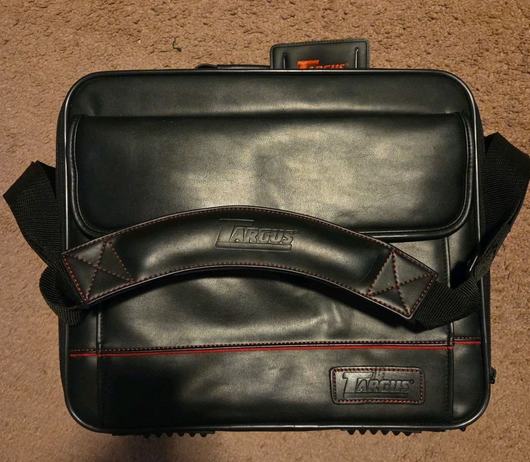 Tragus Black Electronics Carrying Case Travel Bag 16x12x6. Brand New. With Tag