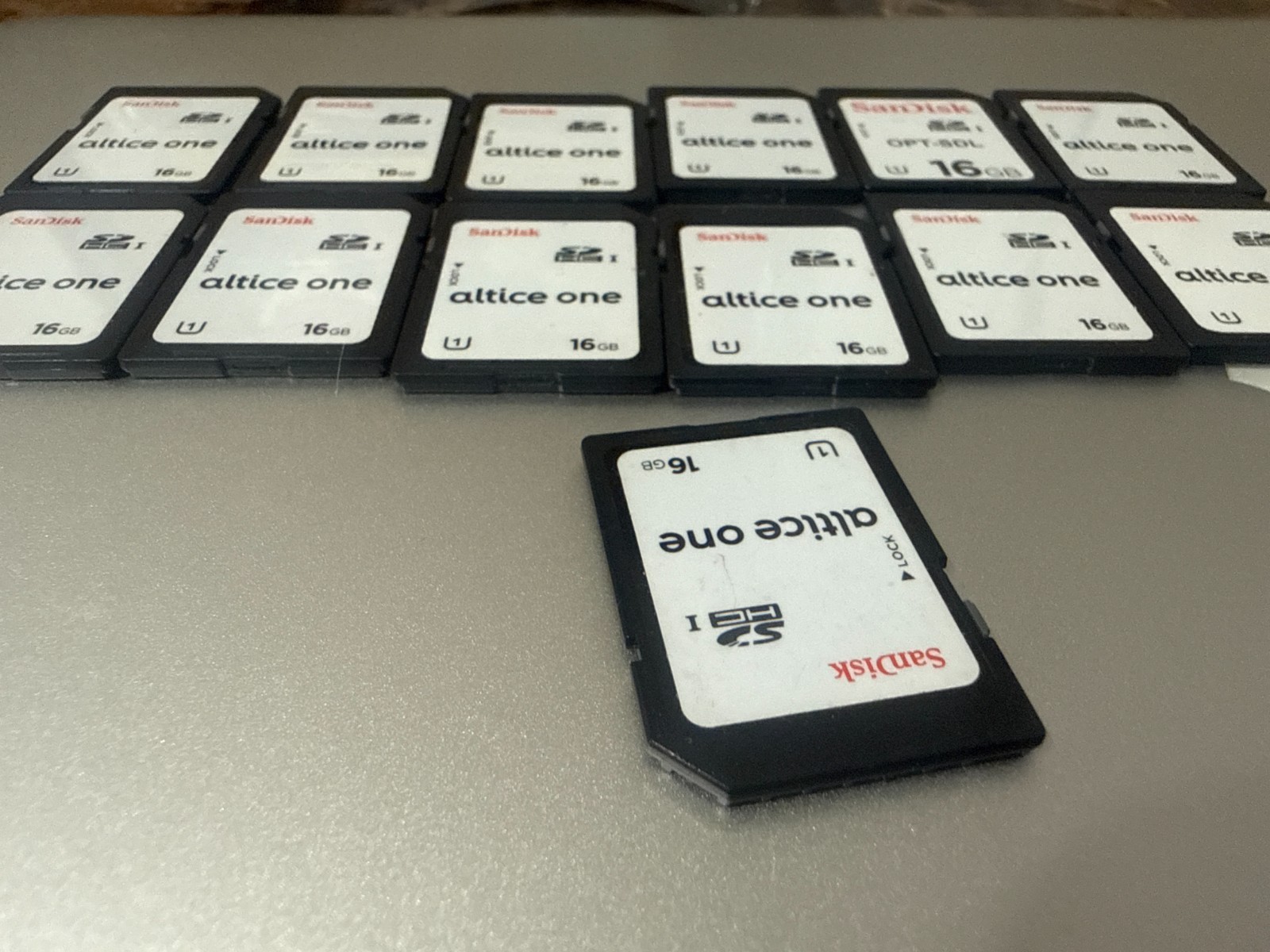 LOT OF 13 SANDISK ALTICE ONE MEMORY 16 GB CARDS