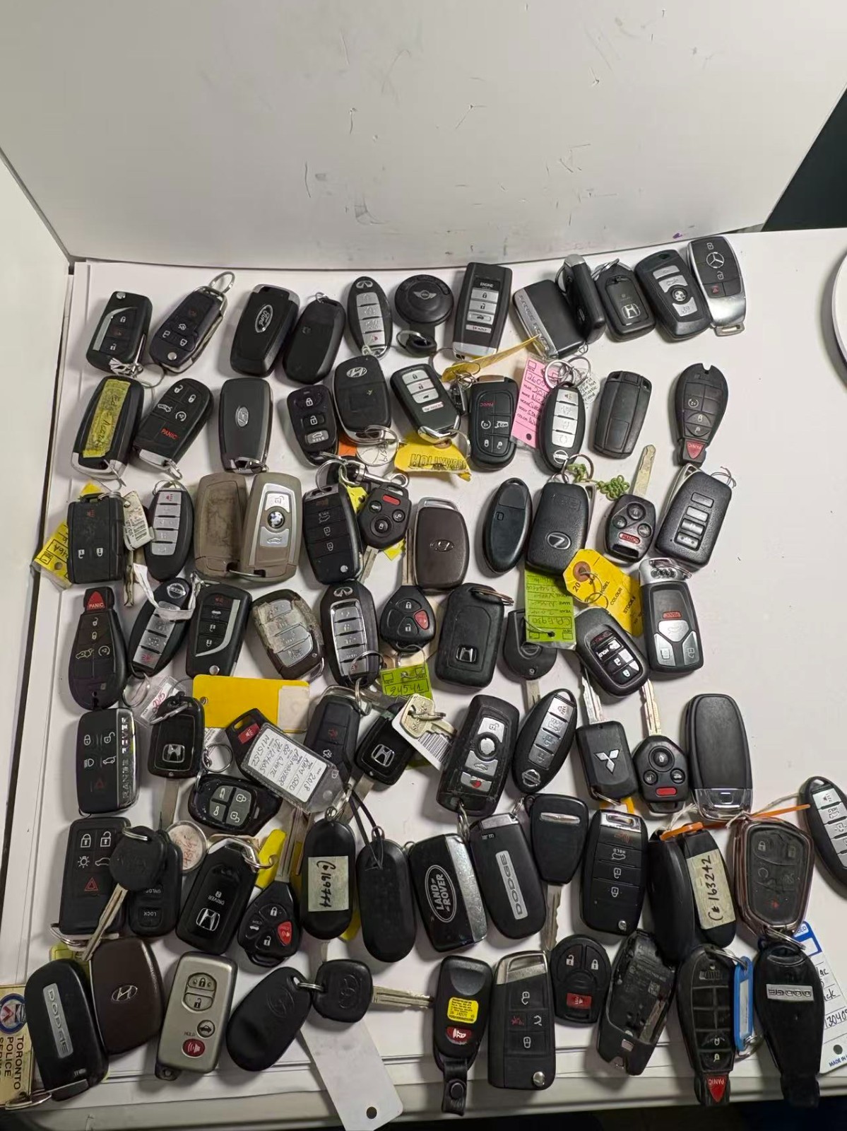 LOT OF 76 USED CAR KEY SHELLS/BLANKS – MIXED BRANDS, AS‑IS FOR PARTS