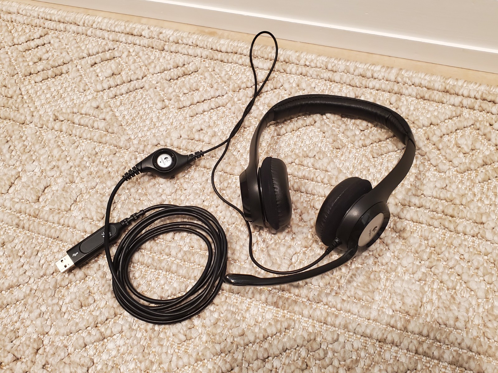 Logitech Logi H390 ClearChat Comfort USB Headset A-00052 with Microphone