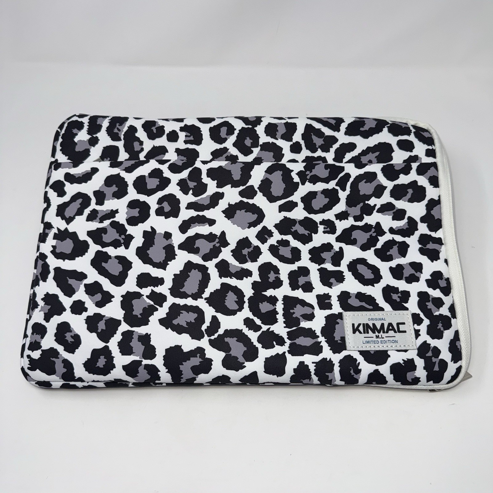 Kinmac Original M.L. Limited Edition laptop Carrying Case. 15.5x11"Leopard Print