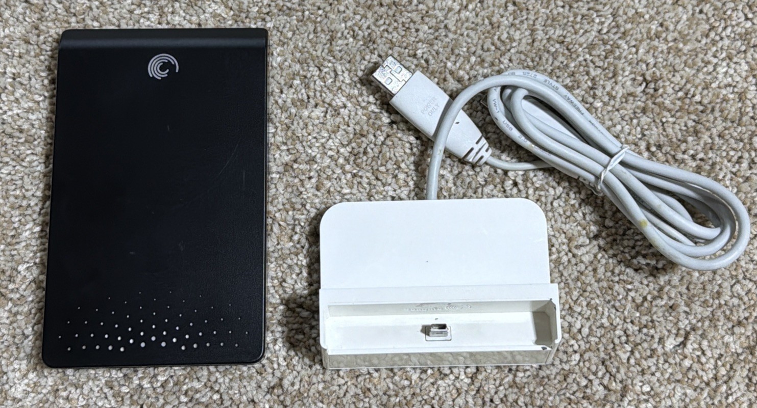 Seagate FreeAgent Go 500GB External Hard Drive & Power USB Dock 9ZA2AH-500