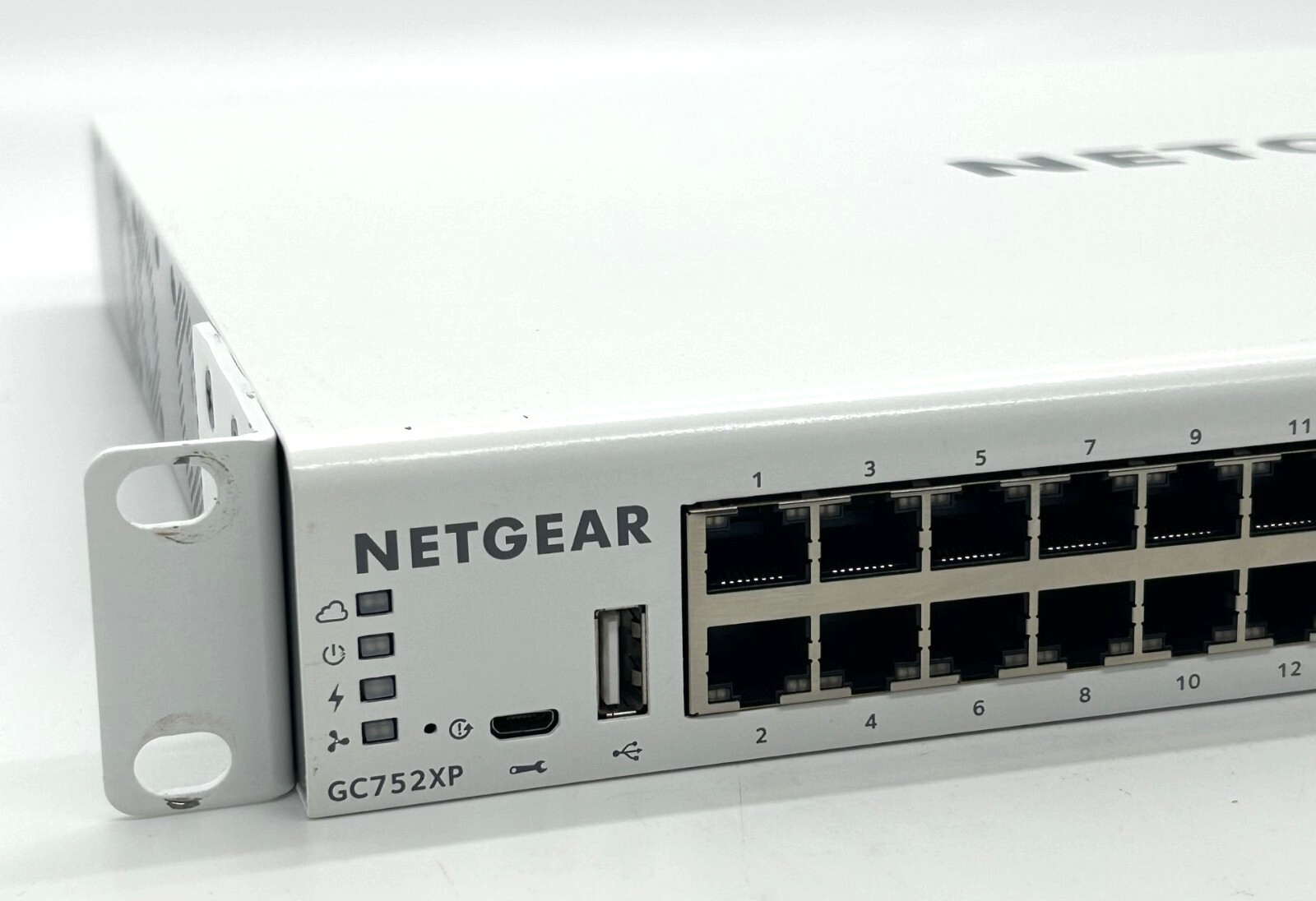 NETGEAR GC752XP 48-Port Gigabit Ethernet PoE+ Insight Managed Smart Cloud Switch