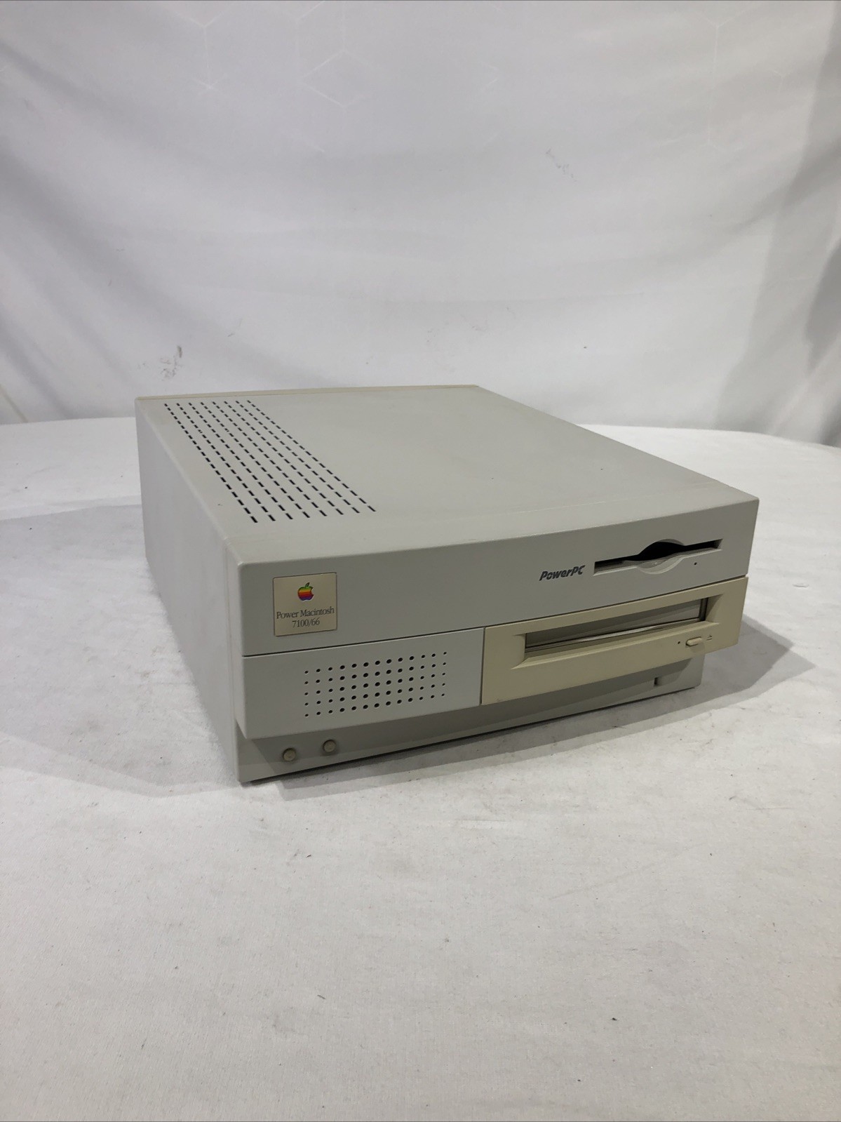 Vintage Power Macintosh 7100/66  ZULU SCSI  OS 8.0- Untested