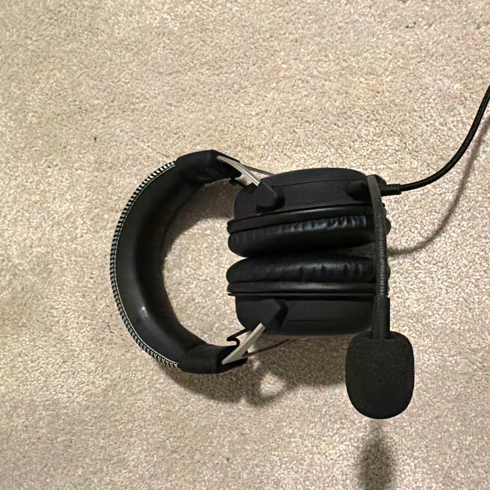 HyperX Wired Over-Ear Gaming Headset Boom Mic Built-In Mic Black/Gray