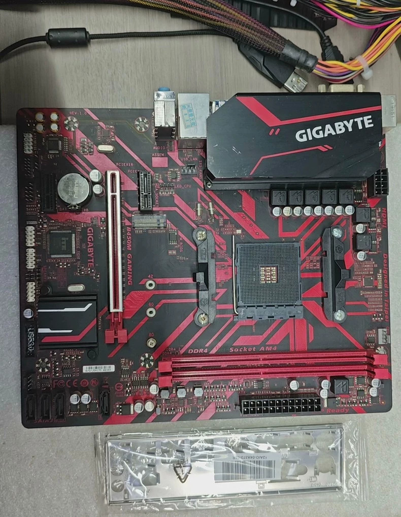 GIGABYTE B450M GAMING AM4 Micro ATX DDR4 M.2 HDMI DVI VGA USB3.1 AMD Motherboard