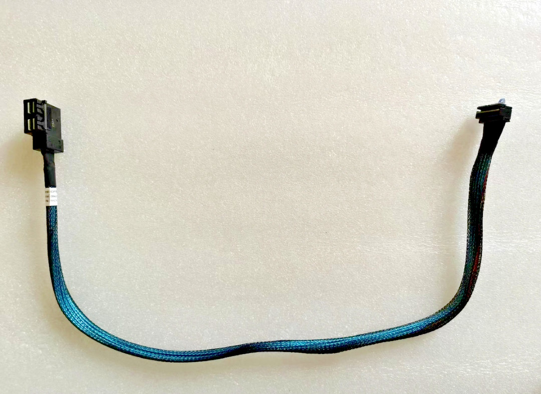 Dell 60cm R740 PERC H750 SAS Cable 1x SFF-8654 to 2x Compact SFF-8643 0FN8DG