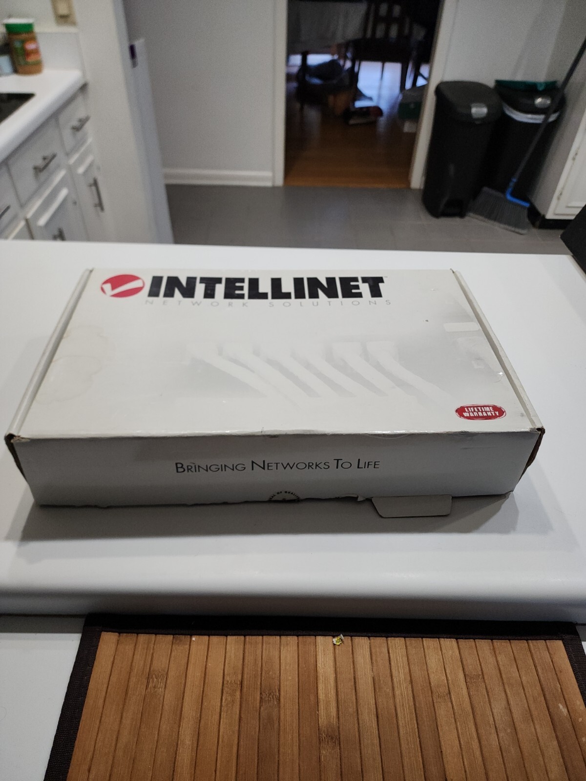 Intellinet 24-Port Fast Ethernet Rackmount Switch | 520416 |