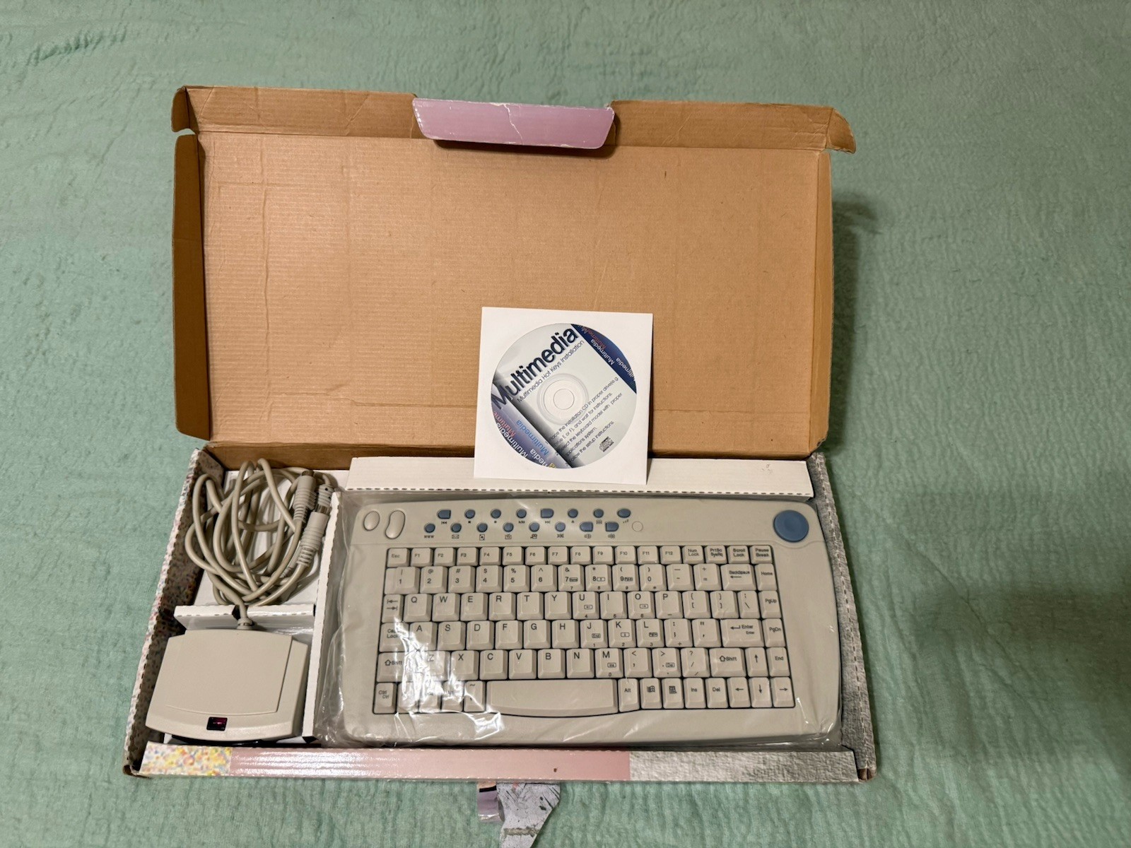 Ack-580 One Touch Simply Wireless Multimedia Keyboard Trackball Retro Tech