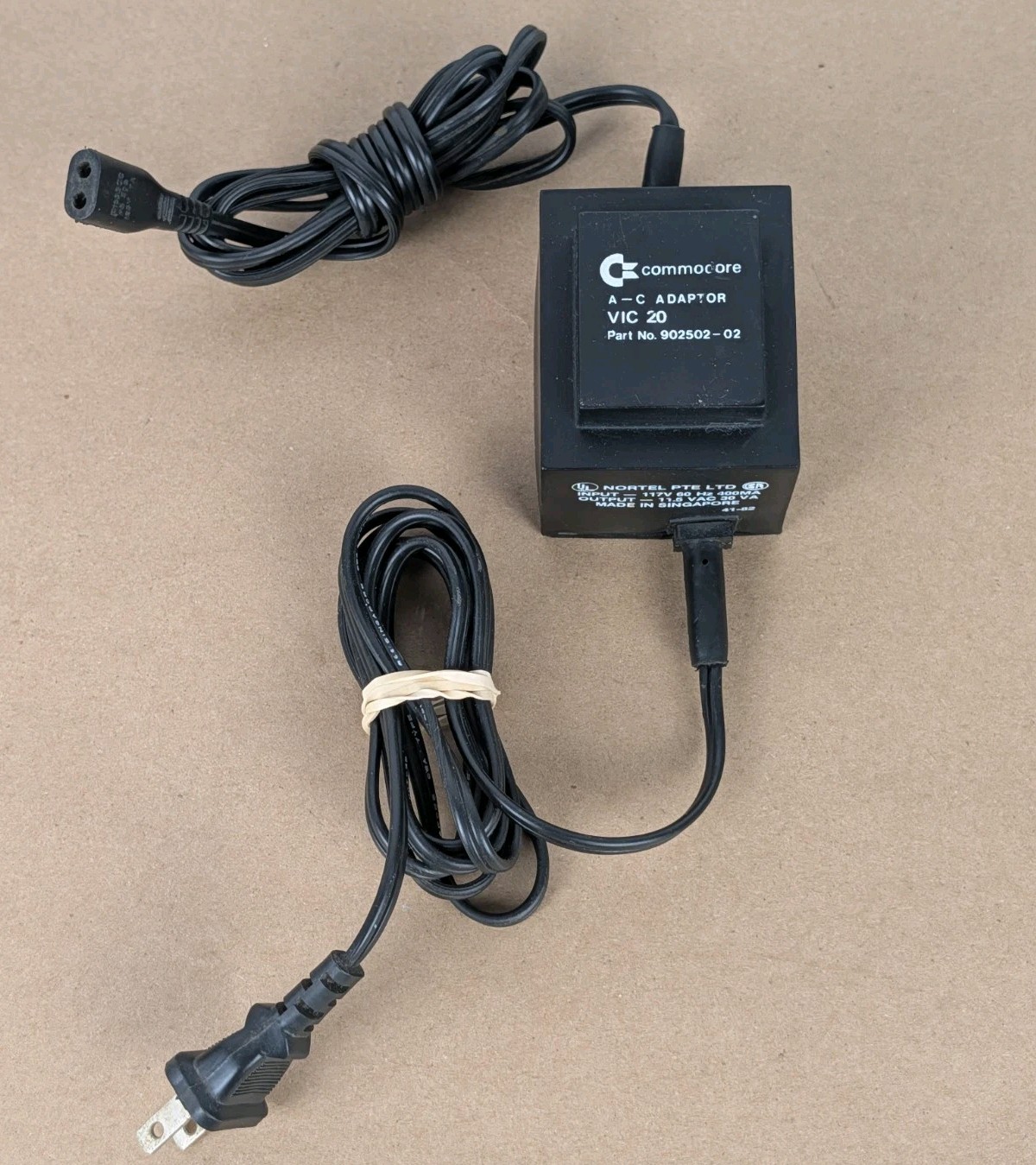 OEM Commodore VIC-20 Power Supply 2 Pin AC Adapter Part No. 902502-02 TESTED