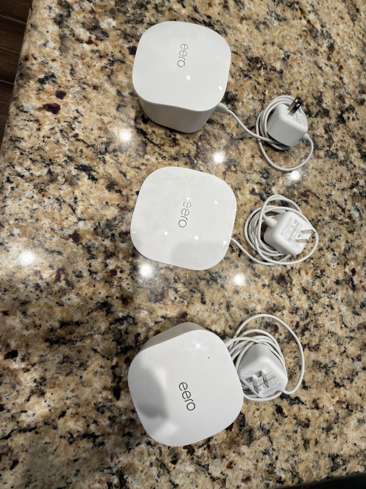 Amazon eero Dual-Band Mesh Wi-Fi 5 System 3 Pack Model J010001 no cords