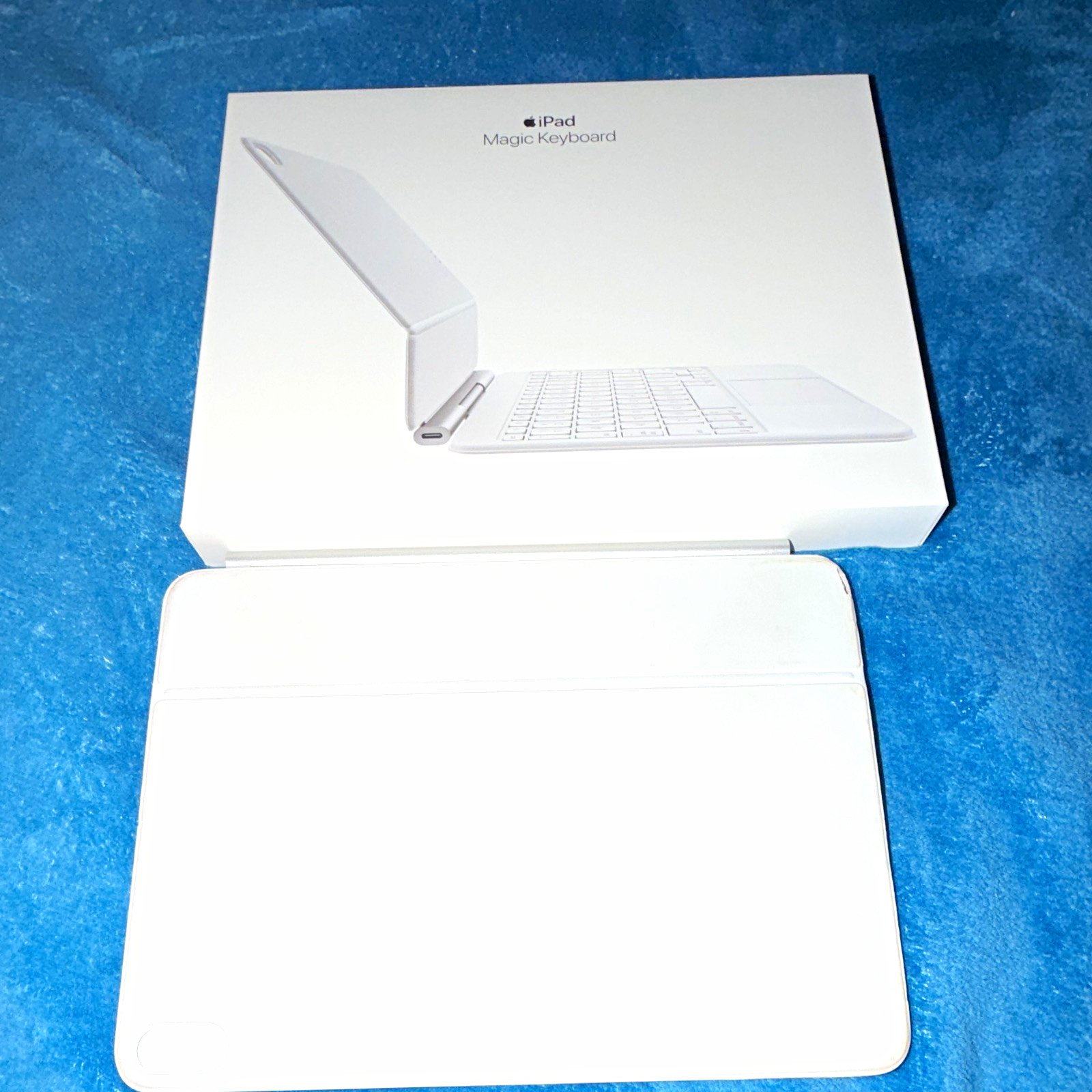 Apple iPad 11 inch Magic Keyboard Dock White Built-In Touchpad English QWERTY
