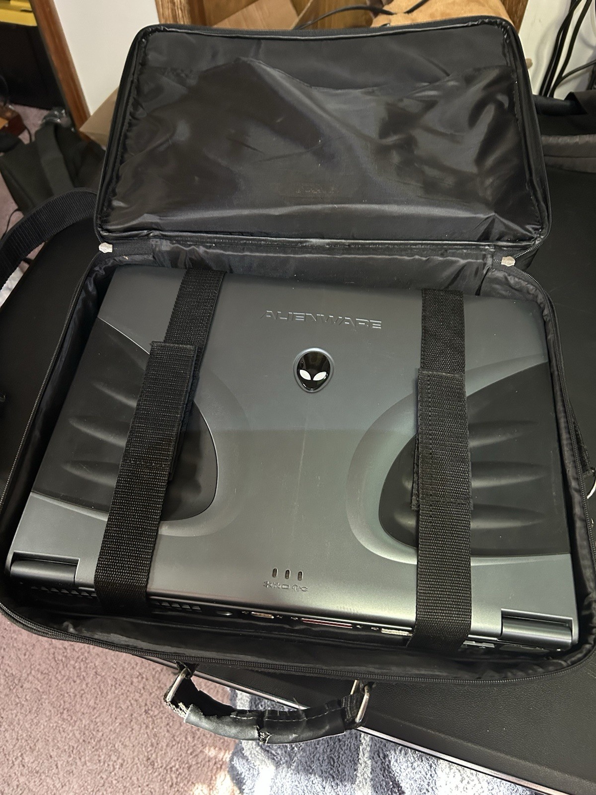 Alienware D9T / m7700 Vintage Gaming Laptop Fully Tested Original Papers,drives￼