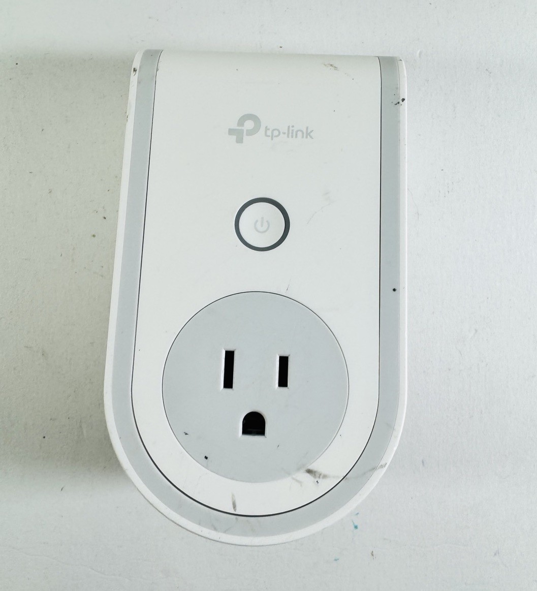 TP-Link AC1200 WiFi Range Extender Smart Plug AC Pass-through RE370K EL4