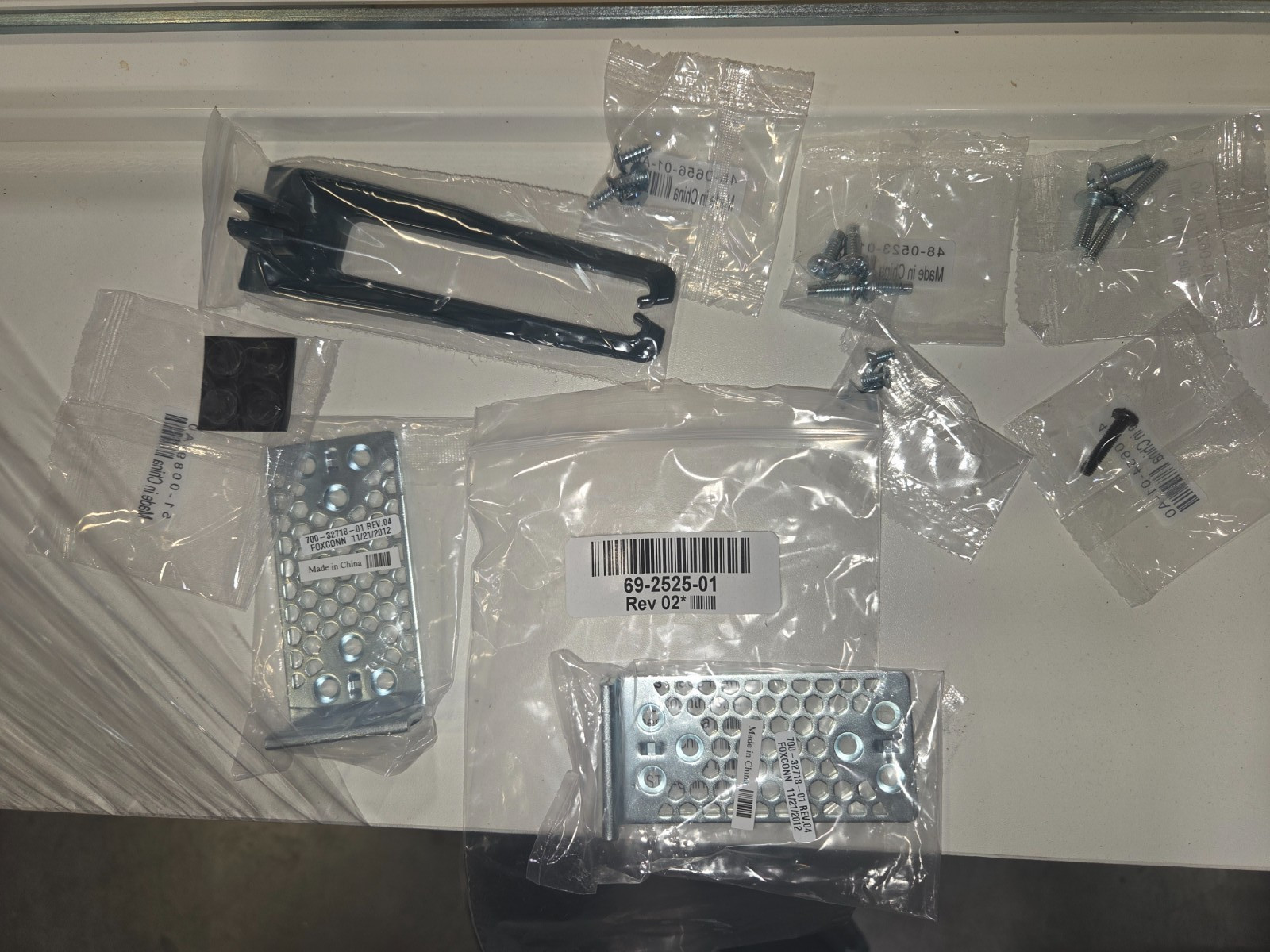 CISCO - 69-2525-01 - CATALYST 2960 RACK MOUNT KIT - NEW "F"