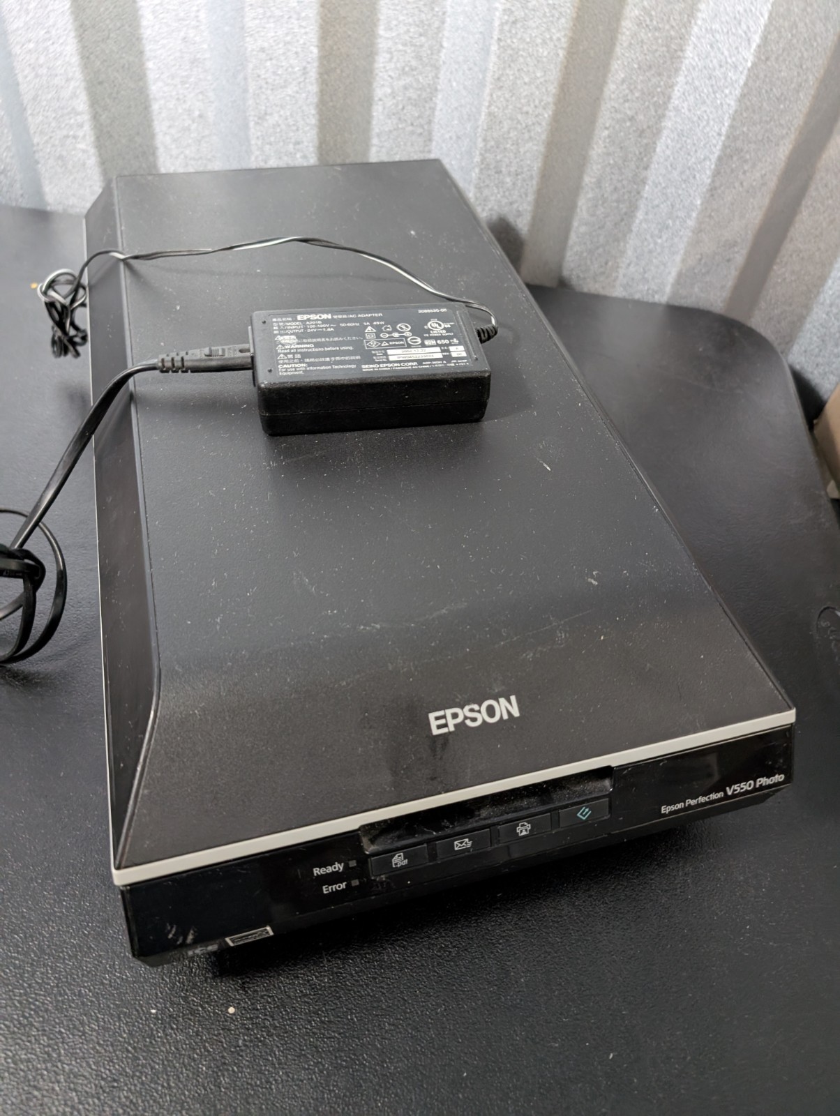 Epson Perfection V550 Photo Color Scanner w/ Power Adapter Powers On 
