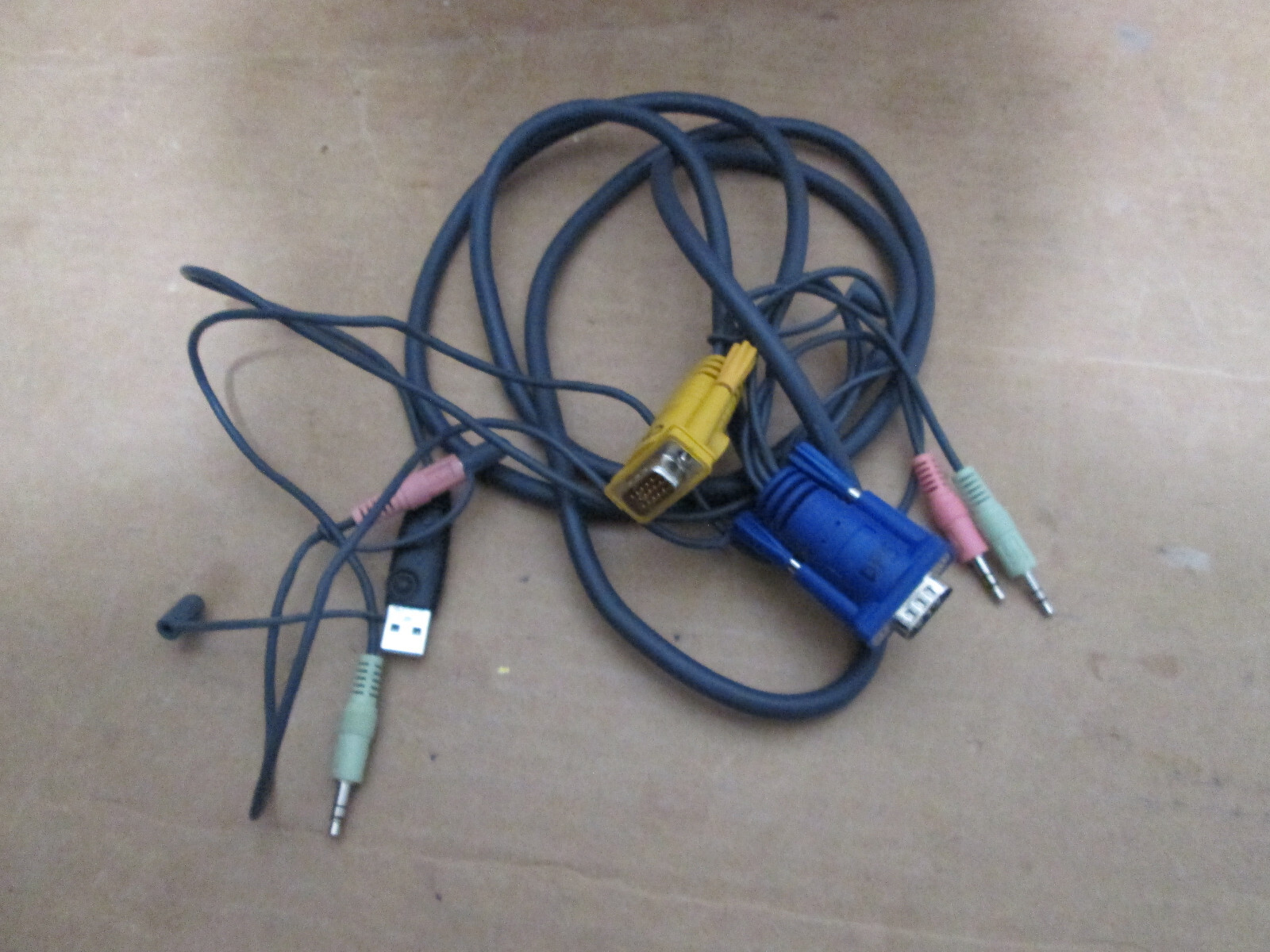 CTI awm 20276 vw-1 e81280-d  KVM USB Cable with Audio Cable