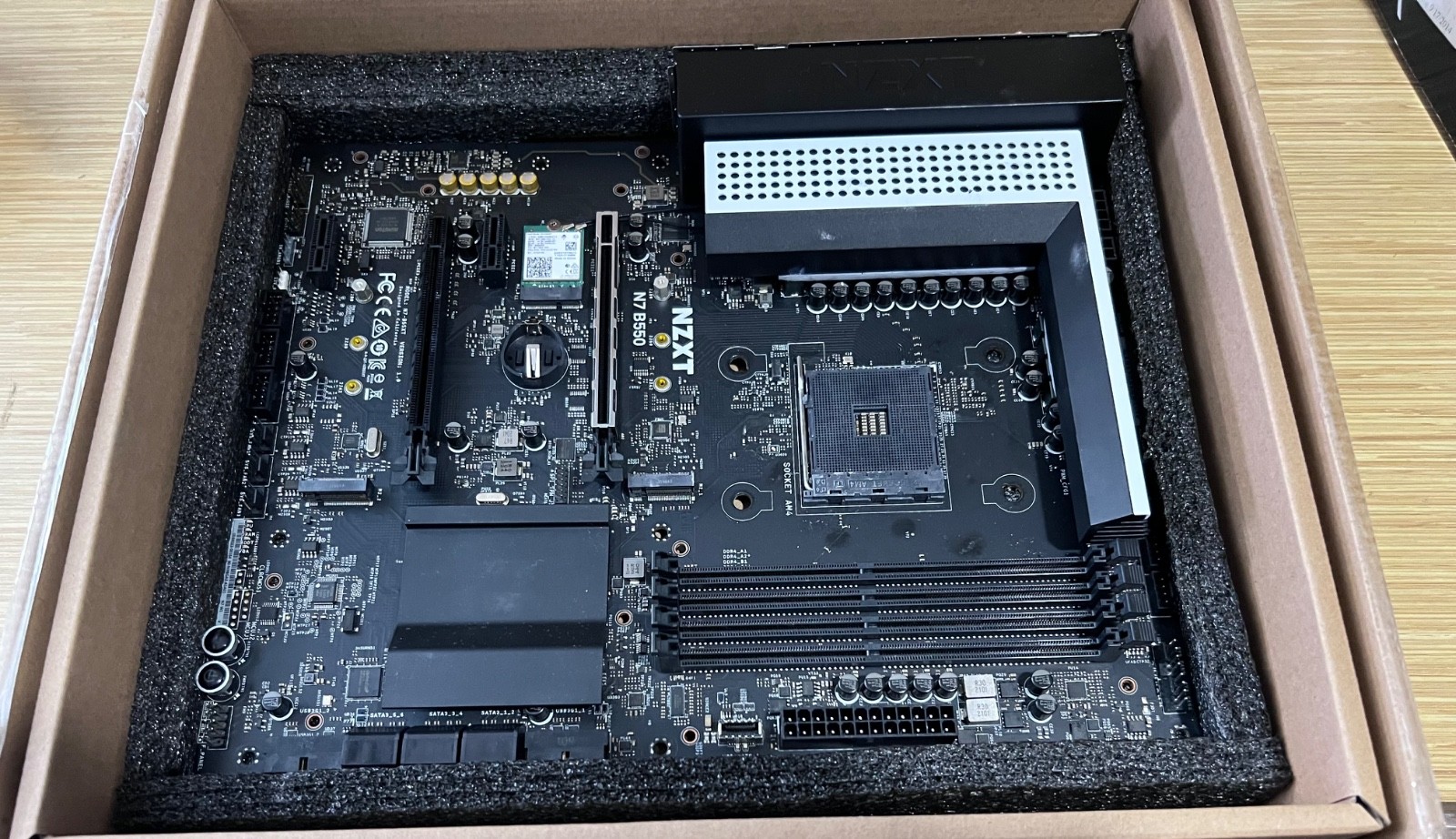 Damaged Defective NZXT N7 B550 ATX Socket AM4 GDDR4 N7-B55XT-B1 DDR4 Motherboard