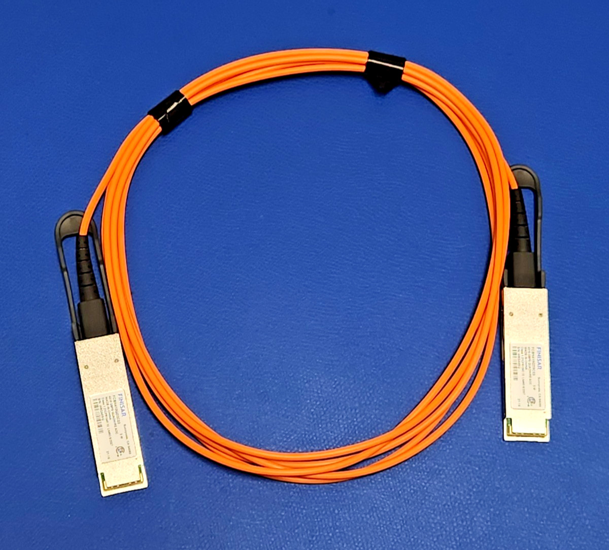 Finisar Quadwire FCBN410QD3C03 40G QSFP+ 4x10G Active Optical Cable 3m