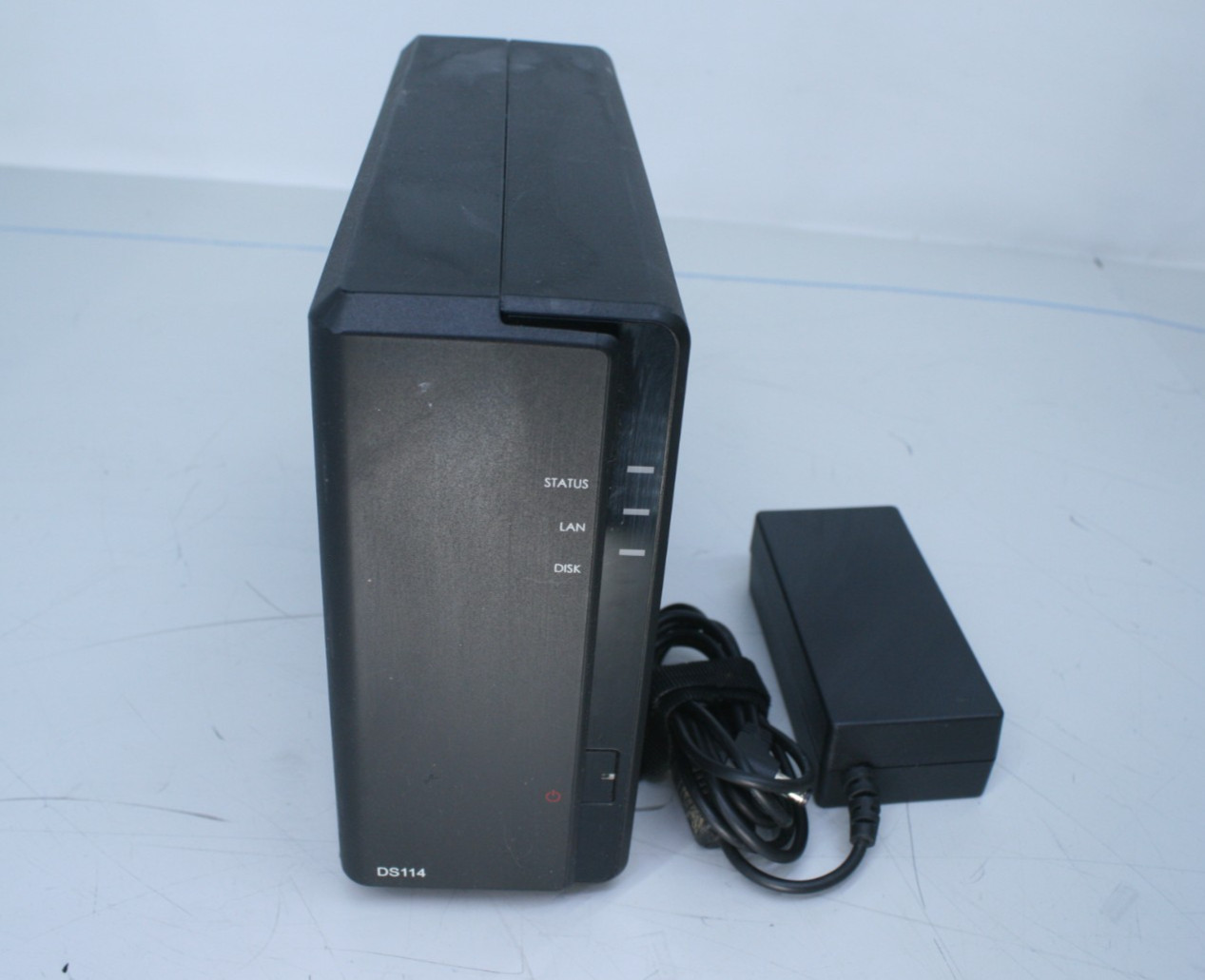 DISKSTATION SYNOLOGY DS114 1.2GHZ DDR3 512MB 1BAY NAS W/ 2TB HDD+ AC ADAPTER  T7