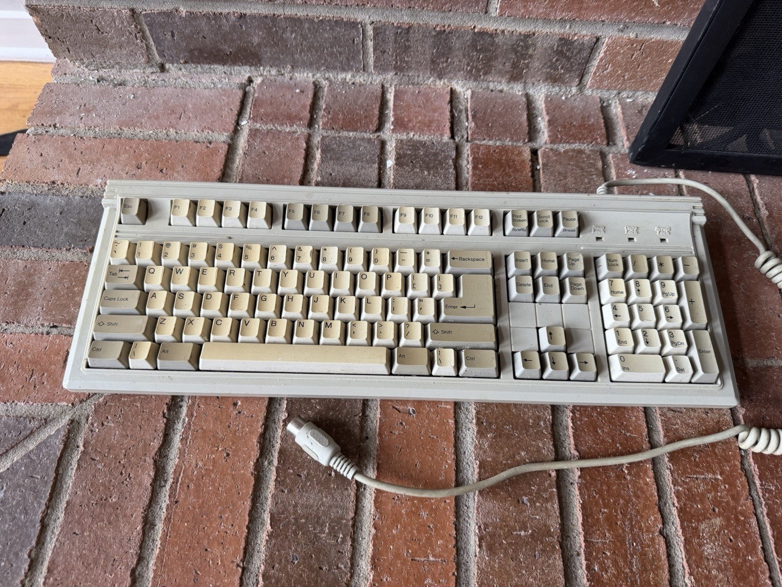 Vintage Keyboard 101 Key Microsoft Windows Box Computer Gaming Retro Prop