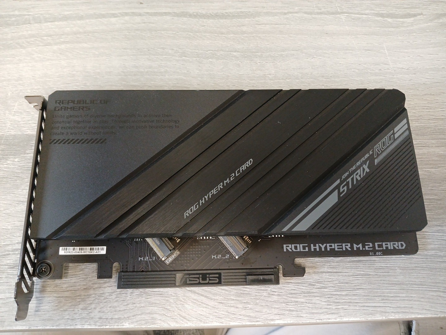 ASUS ROG HYPER M.2 CARD PCIE  M.2 EXPANSION CARD - NEW